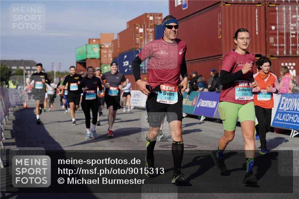 03.10.2025 - Köhlbrandbrückenlauf Michael Burmester http://msf.ph/oto/9015313 03.10.2025 10:15:00 Ziel 1193, 1195, 1324, 1480, 1551, 1797, 1922, 2044, 2147, 2206, 2207, 3037, 3144, 3169, 3206, 3207, 3214, 3229, 3339, 3348, 3470, 3471, 3668 meine-sportfotos.de