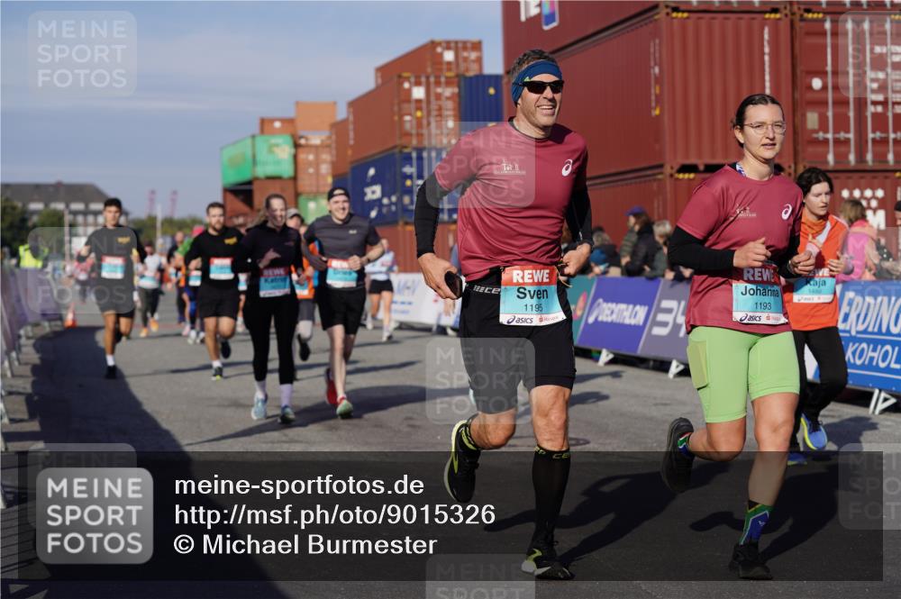 03.10.2025 - Köhlbrandbrückenlauf Michael Burmester http://msf.ph/oto/9015326 03.10.2025 10:15:01 Ziel 1193, 1195, 1324, 1480, 1523, 1551, 1797, 1922, 2147, 2206, 2207, 3037, 3144, 3169, 3206, 3207, 3214, 3229, 3339, 3348, 3470, 3471, 3668 meine-sportfotos.de