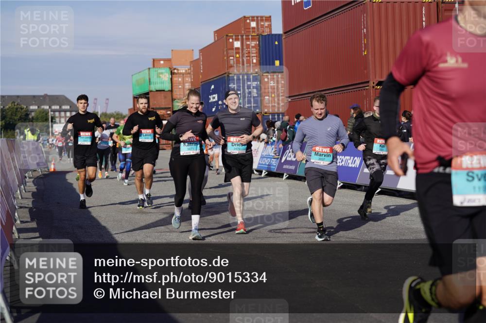 03.10.2025 - Köhlbrandbrückenlauf Michael Burmester http://msf.ph/oto/9015334 03.10.2025 10:15:01 Ziel 1193, 1195, 1324, 1480, 1523, 1551, 1797, 1922, 2147, 2206, 2207, 3037, 3144, 3169, 3206, 3207, 3214, 3229, 3339, 3348, 3470, 3471, 3668 meine-sportfotos.de