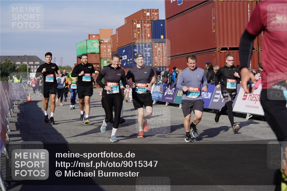 03.10.2025 - Köhlbrandbrückenlauf Michael Burmester http://msf.ph/oto/9015347 03.10.2025 10:15:01 Ziel 1193, 1195, 1324, 1480, 1523, 1551, 1797, 1922, 2147, 2206, 2207, 3037, 3144, 3169, 3206, 3207, 3214, 3229, 3339, 3348, 3470, 3471, 3668 meine-sportfotos.de
