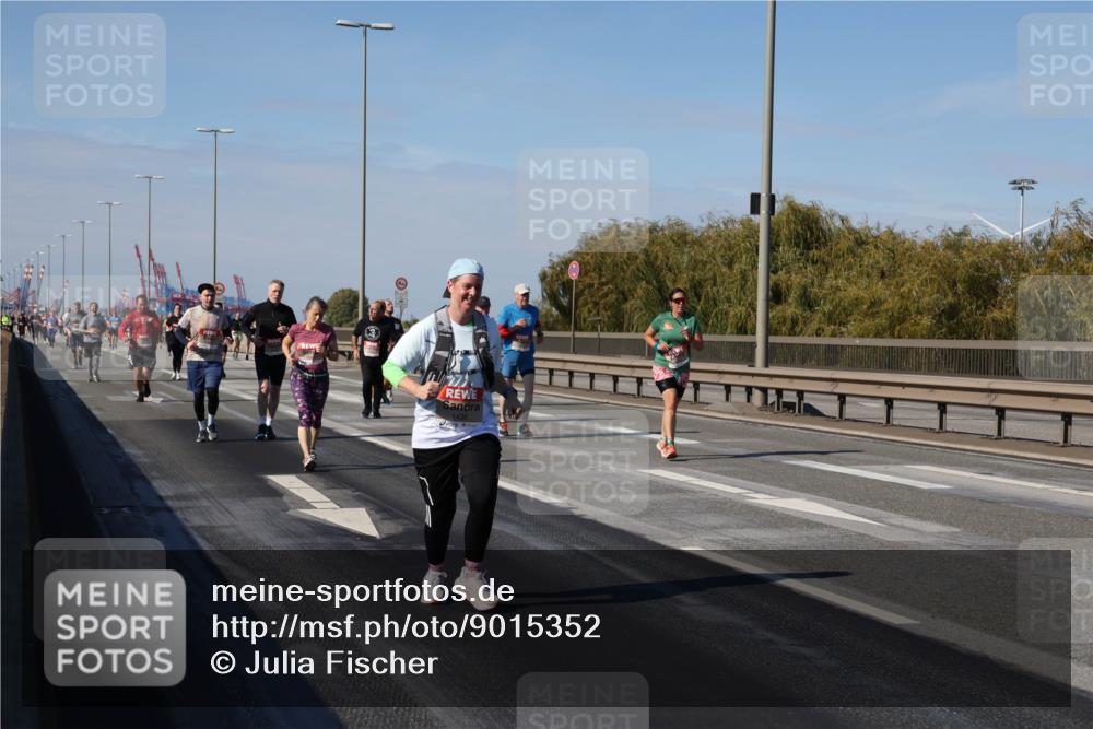 03.10.2025 - Köhlbrandbrückenlauf Julia Fischer http://msf.ph/oto/9015352 03.10.2025 13:13:07 Position 3  meine-sportfotos.de