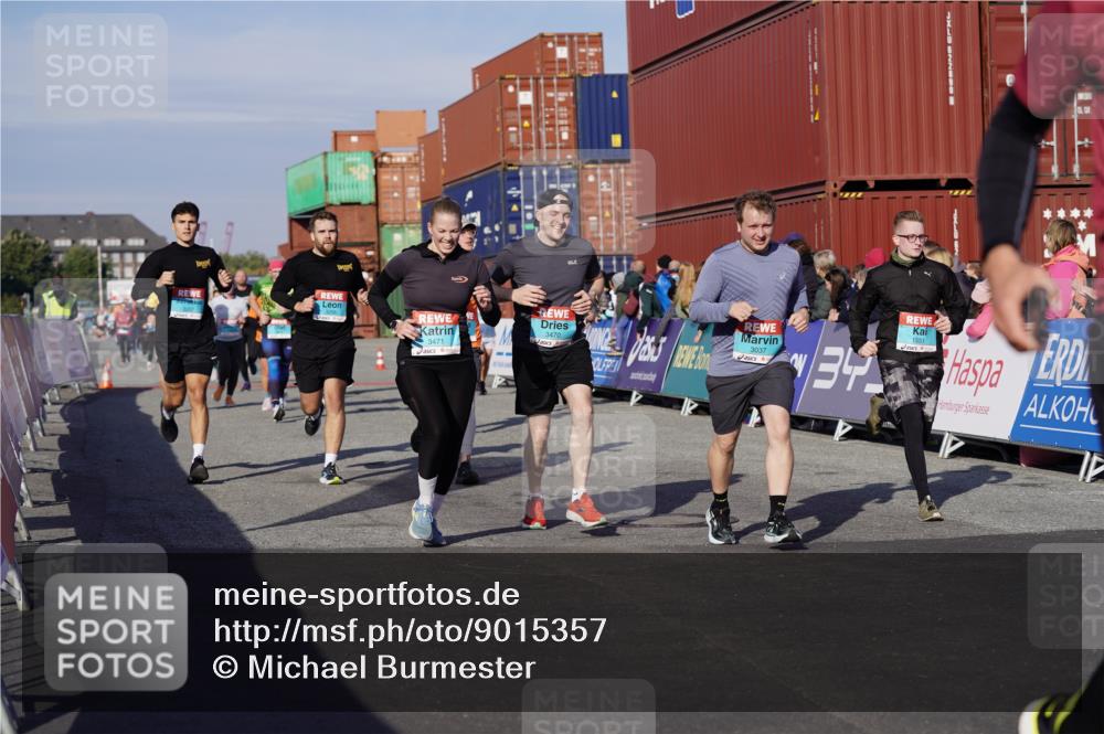 03.10.2025 - Köhlbrandbrückenlauf Michael Burmester http://msf.ph/oto/9015357 03.10.2025 10:15:02 Ziel 1193, 1195, 1324, 1480, 1523, 1551, 1693, 1785, 1797, 1922, 2147, 2206, 2207, 3037, 3144, 3169, 3206, 3207, 3214, 3229, 3339, 3348, 3470, 3471, 3668 meine-sportfotos.de