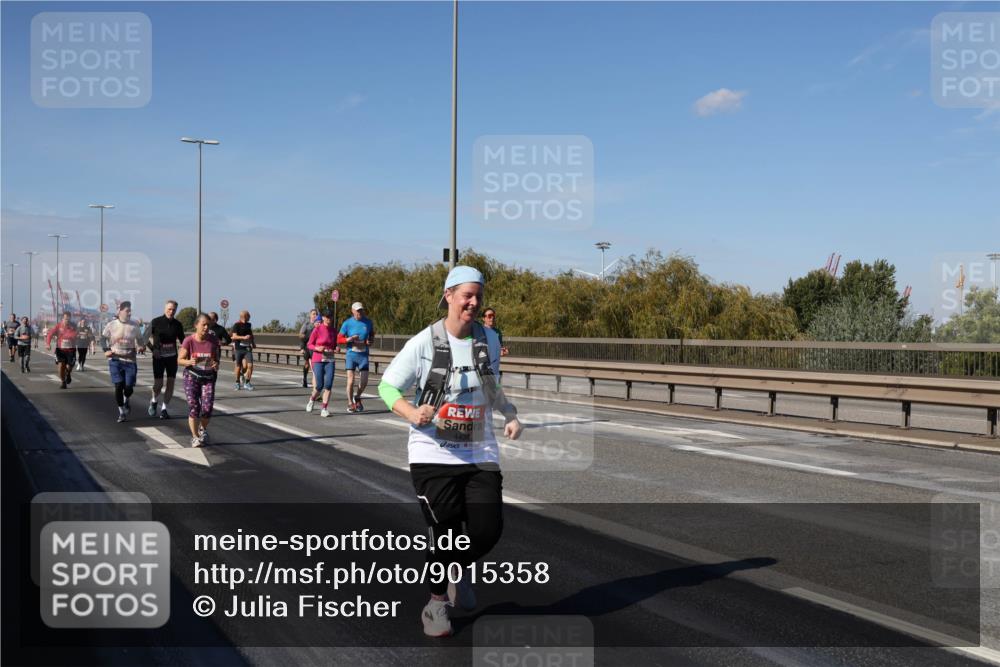 03.10.2025 - Köhlbrandbrückenlauf Julia Fischer http://msf.ph/oto/9015358 03.10.2025 13:13:08 Position 3 4438 meine-sportfotos.de
