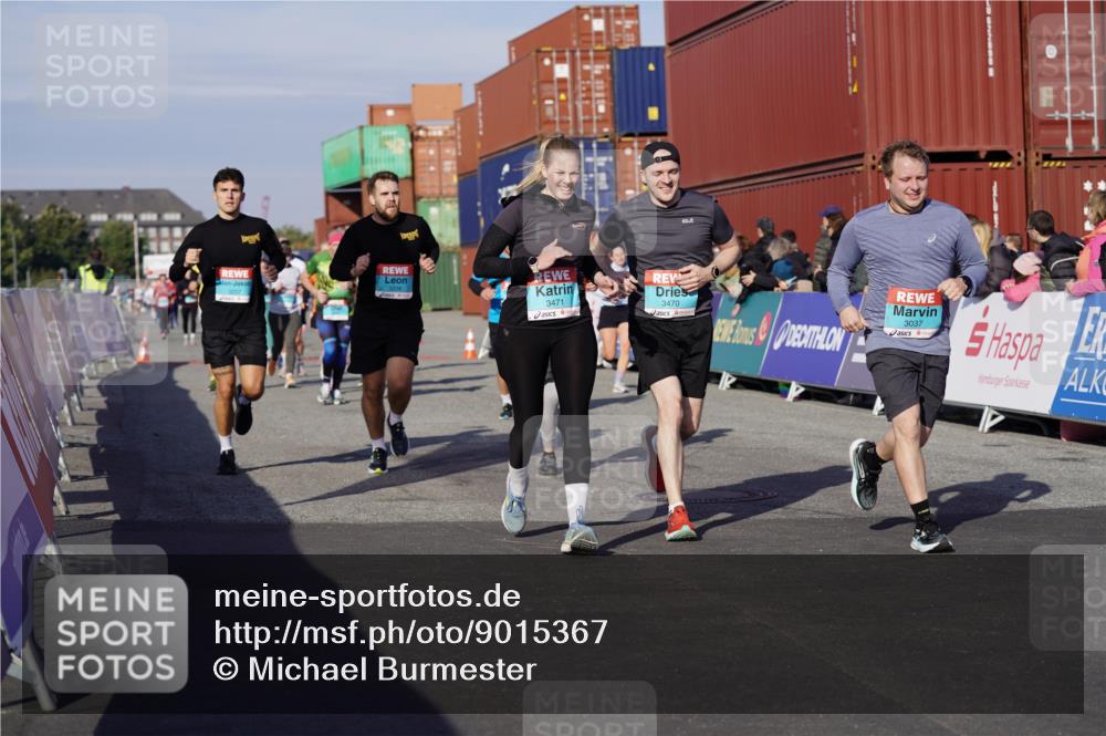 03.10.2025 - Köhlbrandbrückenlauf Michael Burmester http://msf.ph/oto/9015367 03.10.2025 10:15:02 Ziel 1193, 1195, 1324, 1480, 1523, 1551, 1693, 1785, 1797, 1922, 2147, 2206, 2207, 3037, 3144, 3169, 3206, 3207, 3214, 3229, 3339, 3348, 3470, 3471, 3668 meine-sportfotos.de