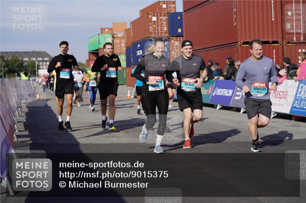 03.10.2025 - Köhlbrandbrückenlauf Michael Burmester http://msf.ph/oto/9015375 03.10.2025 10:15:02 Ziel 1193, 1195, 1324, 1480, 1523, 1551, 1693, 1785, 1797, 1922, 2147, 2206, 2207, 3037, 3144, 3169, 3206, 3207, 3214, 3229, 3339, 3348, 3470, 3471, 3668 meine-sportfotos.de