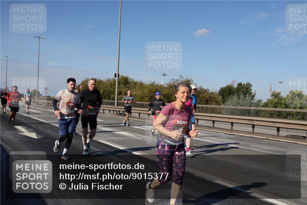 03.10.2025 - Köhlbrandbrückenlauf Julia Fischer http://msf.ph/oto/9015377 03.10.2025 13:13:13 Position 3 6 meine-sportfotos.de