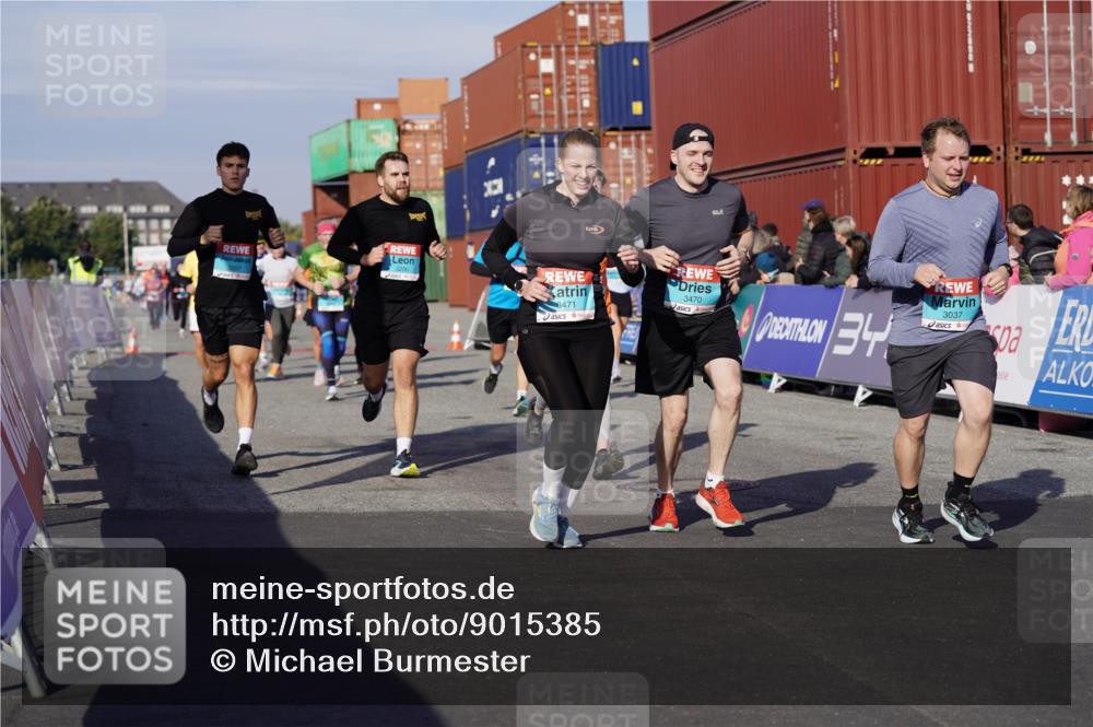 03.10.2025 - Köhlbrandbrückenlauf Michael Burmester http://msf.ph/oto/9015385 03.10.2025 10:15:02 Ziel 1193, 1195, 1324, 1480, 1523, 1551, 1693, 1785, 1797, 1922, 2147, 2206, 2207, 3037, 3144, 3169, 3206, 3207, 3214, 3229, 3339, 3348, 3470, 3471, 3668 meine-sportfotos.de