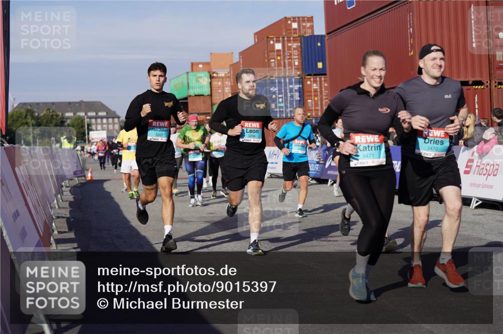 03.10.2025 - Köhlbrandbrückenlauf Michael Burmester http://msf.ph/oto/9015397 03.10.2025 10:15:03 Ziel 1193, 1195, 1324, 1480, 1523, 1551, 1693, 1773, 1785, 1797, 1922, 2147, 2206, 2207, 3037, 3169, 3206, 3207, 3214, 3229, 3339, 3348, 3470, 3471, 3668 meine-sportfotos.de