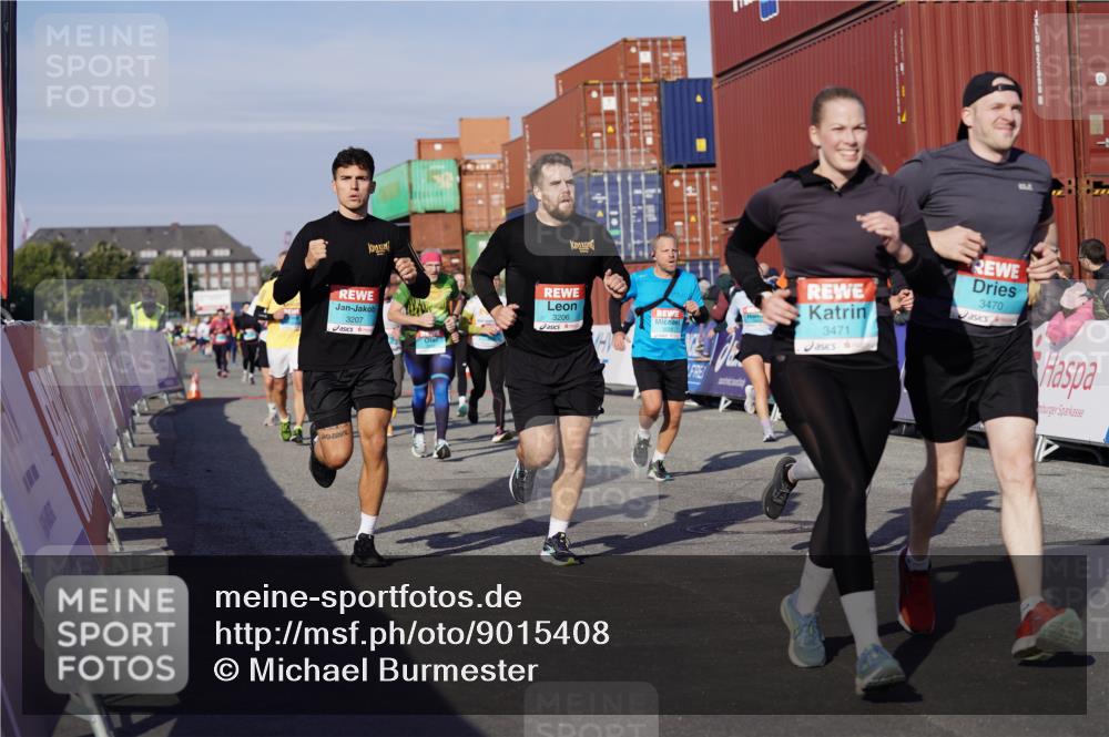 03.10.2025 - Köhlbrandbrückenlauf Michael Burmester http://msf.ph/oto/9015408 03.10.2025 10:15:03 Ziel 1193, 1195, 1324, 1480, 1523, 1551, 1693, 1773, 1785, 1797, 1922, 2147, 2206, 2207, 3037, 3169, 3206, 3207, 3214, 3229, 3339, 3348, 3470, 3471, 3668 meine-sportfotos.de