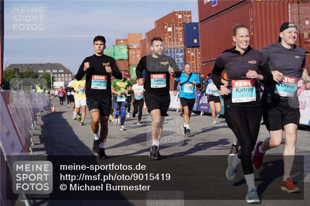 03.10.2025 - Köhlbrandbrückenlauf Michael Burmester http://msf.ph/oto/9015419 03.10.2025 10:15:03 Ziel 1193, 1195, 1324, 1480, 1523, 1551, 1693, 1773, 1785, 1797, 1922, 2147, 2206, 2207, 3037, 3169, 3206, 3207, 3214, 3229, 3339, 3348, 3470, 3471, 3668 meine-sportfotos.de