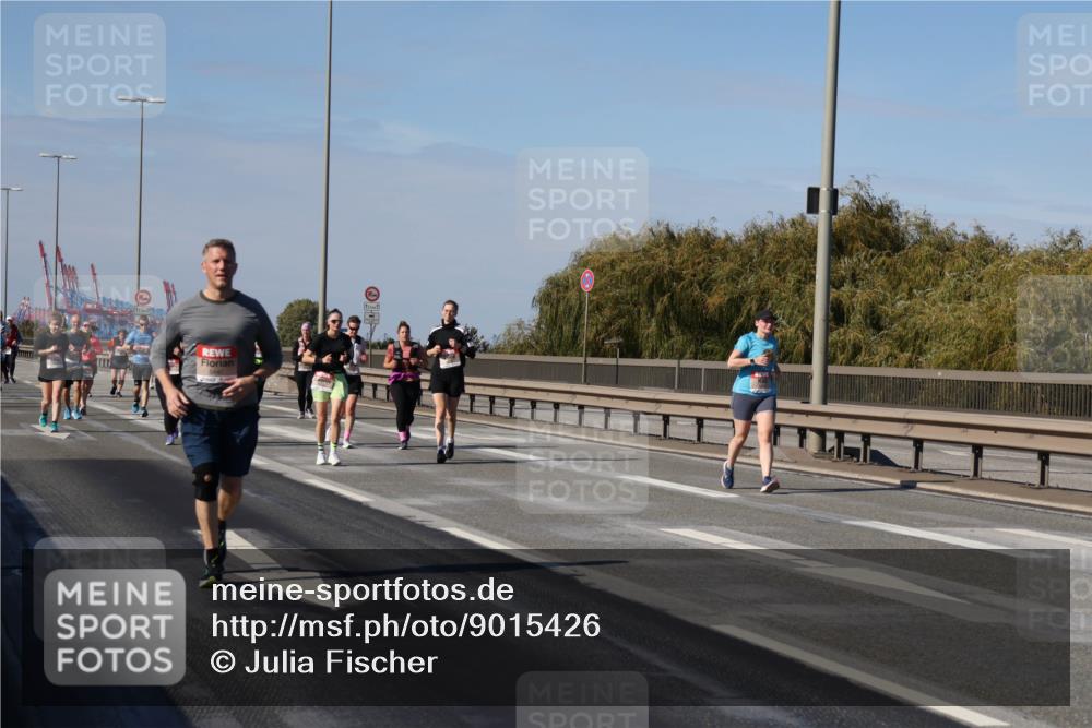 03.10.2025 - Köhlbrandbrückenlauf Julia Fischer http://msf.ph/oto/9015426 03.10.2025 13:13:24 Position 3  meine-sportfotos.de