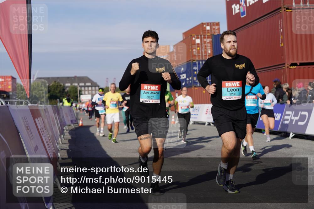 03.10.2025 - Köhlbrandbrückenlauf Michael Burmester http://msf.ph/oto/9015445 03.10.2025 10:15:04 Ziel 1193, 1195, 1324, 1480, 1523, 1551, 1693, 1773, 1785, 1797, 1922, 2147, 3037, 3169, 3206, 3207, 3214, 3229, 3339, 3348, 3470, 3471, 3668 meine-sportfotos.de