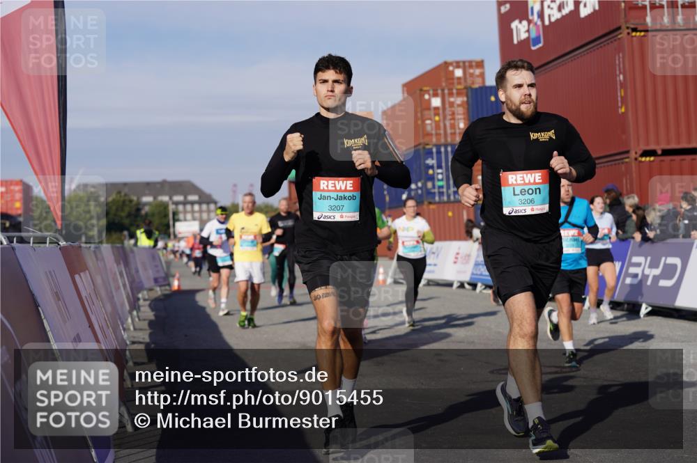 03.10.2025 - Köhlbrandbrückenlauf Michael Burmester http://msf.ph/oto/9015455 03.10.2025 10:15:04 Ziel 1193, 1195, 1324, 1480, 1523, 1551, 1693, 1773, 1785, 1797, 1922, 2147, 3037, 3169, 3206, 3207, 3214, 3229, 3339, 3348, 3470, 3471, 3668 meine-sportfotos.de