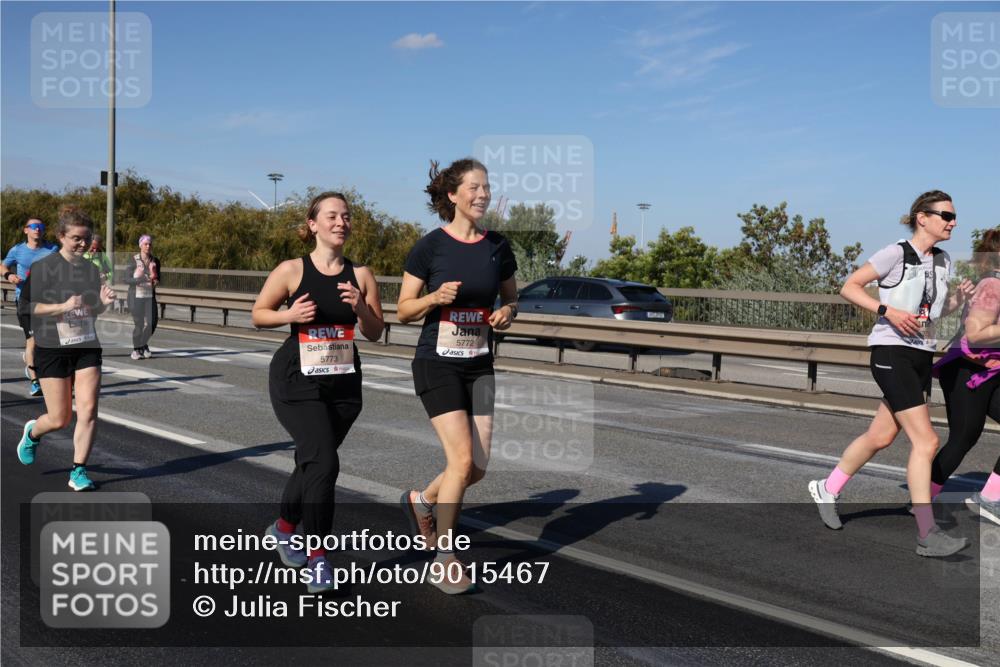 03.10.2025 - Köhlbrandbrückenlauf Julia Fischer http://msf.ph/oto/9015467 03.10.2025 13:13:35 Position 3 5773, 5772 meine-sportfotos.de