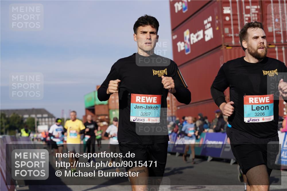 03.10.2025 - Köhlbrandbrückenlauf Michael Burmester http://msf.ph/oto/9015471 03.10.2025 10:15:05 Ziel 1193, 1195, 1324, 1480, 1523, 1551, 1693, 1773, 1785, 1922, 2147, 3037, 3169, 3206, 3207, 3214, 3229, 3339, 3348, 3470, 3471, 3668 meine-sportfotos.de