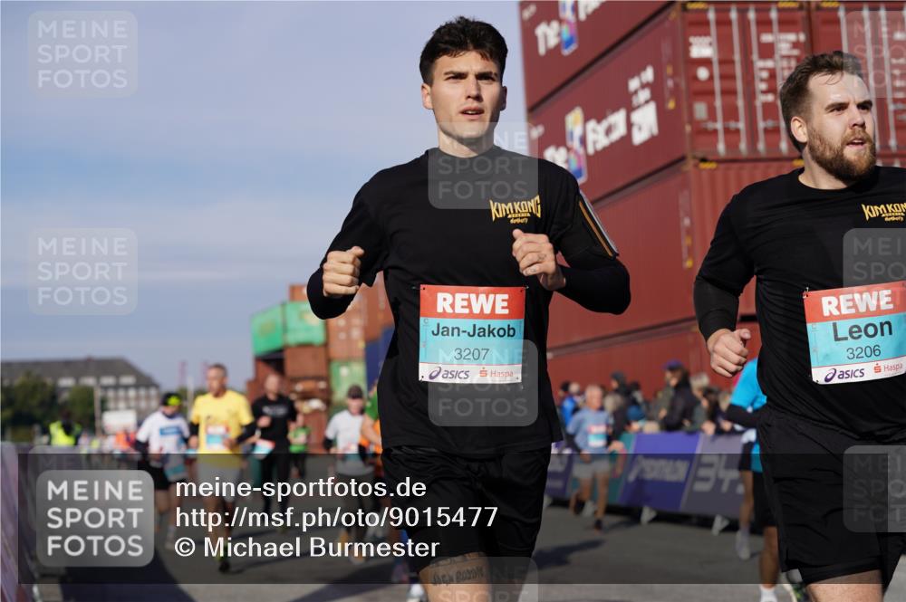 03.10.2025 - Köhlbrandbrückenlauf Michael Burmester http://msf.ph/oto/9015477 03.10.2025 10:15:05 Ziel 1193, 1195, 1324, 1480, 1523, 1551, 1693, 1773, 1785, 1922, 2147, 3037, 3169, 3206, 3207, 3214, 3229, 3339, 3348, 3470, 3471, 3668 meine-sportfotos.de