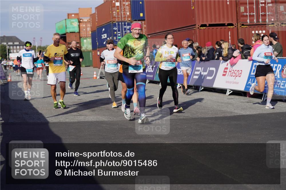 03.10.2025 - Köhlbrandbrückenlauf Michael Burmester http://msf.ph/oto/9015486 03.10.2025 10:15:06 Ziel 1324, 1480, 1523, 1551, 1693, 1773, 1785, 1922, 2147, 3037, 3169, 3206, 3207, 3214, 3229, 3339, 3348, 3470, 3471, 3668 meine-sportfotos.de