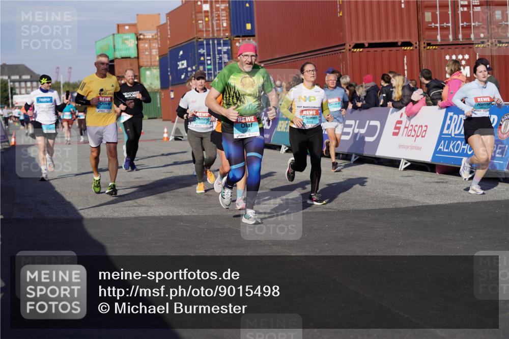 03.10.2025 - Köhlbrandbrückenlauf Michael Burmester http://msf.ph/oto/9015498 03.10.2025 10:15:06 Ziel 1324, 1480, 1523, 1551, 1693, 1773, 1785, 1922, 2147, 3037, 3169, 3206, 3207, 3214, 3229, 3339, 3348, 3470, 3471, 3668 meine-sportfotos.de