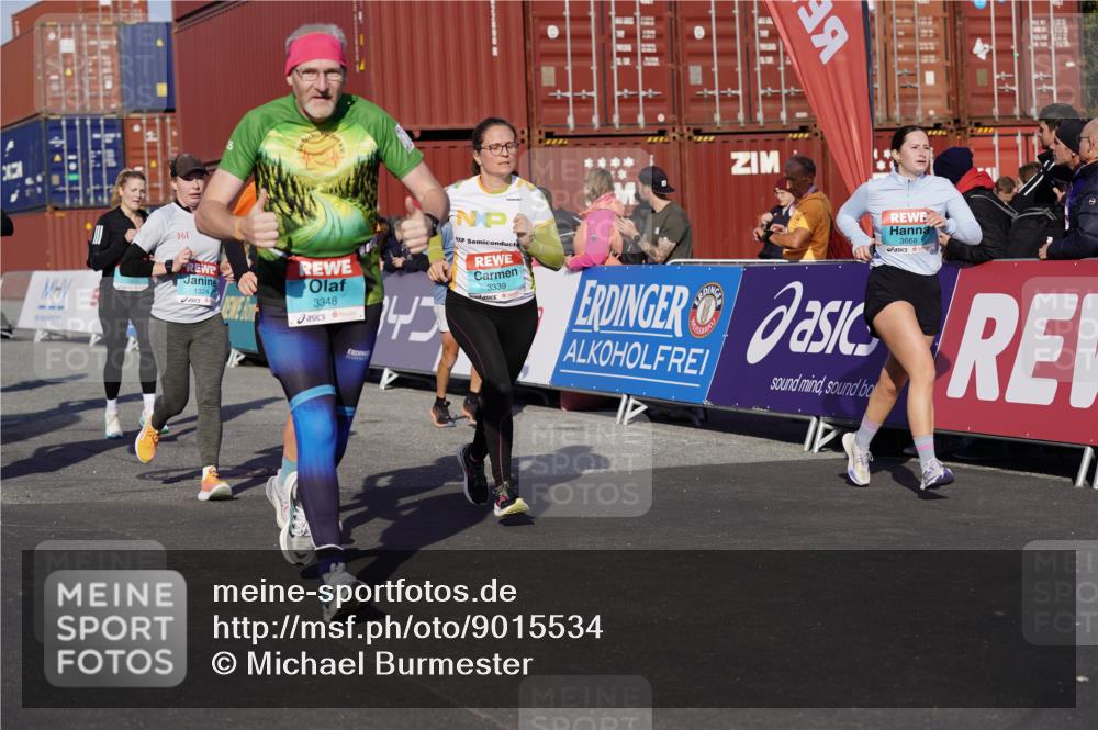 03.10.2025 - Köhlbrandbrückenlauf Michael Burmester http://msf.ph/oto/9015534 03.10.2025 10:15:07 Ziel 1324, 1523, 1551, 1693, 1754, 1773, 1785, 1922, 2147, 2707, 3206, 3207, 3214, 3229, 3339, 3348, 3668, 3792 meine-sportfotos.de