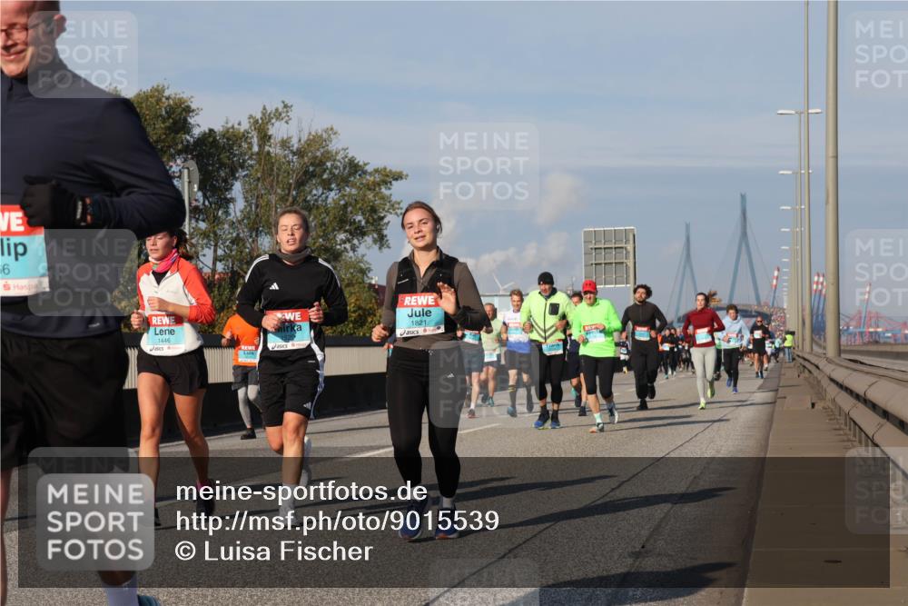 03.10.2025 - Köhlbrandbrückenlauf Luisa Fischer http://msf.ph/oto/9015539 03.10.2025 11:00:35 Position 3 56, 1446, 1821 meine-sportfotos.de