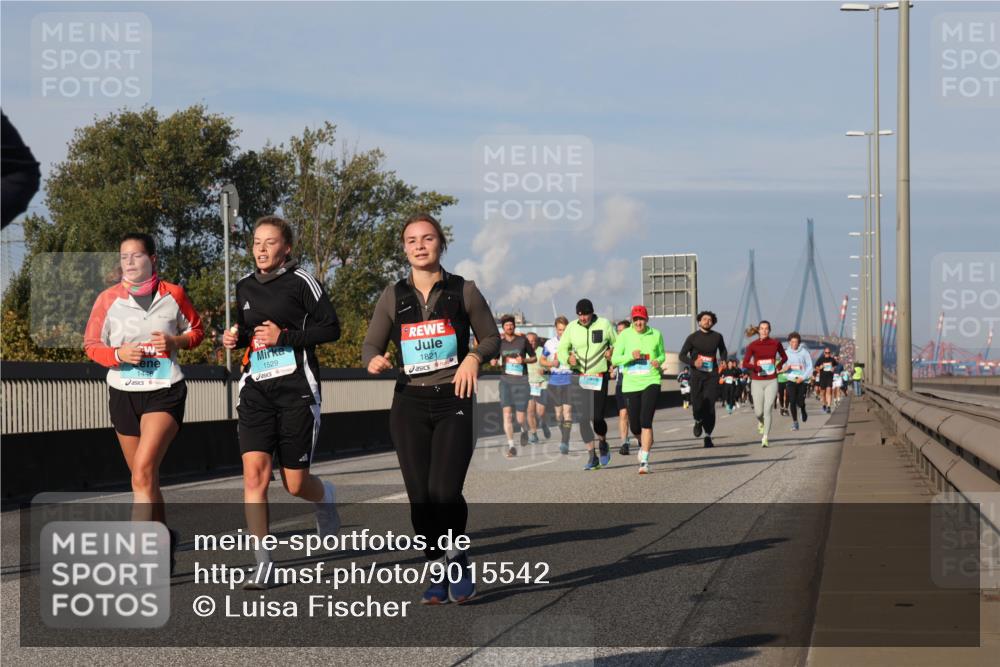03.10.2025 - Köhlbrandbrückenlauf Luisa Fischer http://msf.ph/oto/9015542 03.10.2025 11:00:35 Position 3 1446, 1529, 1821 meine-sportfotos.de