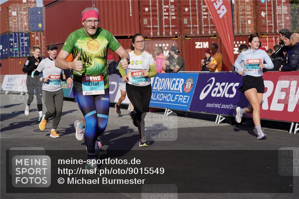 03.10.2025 - Köhlbrandbrückenlauf Michael Burmester http://msf.ph/oto/9015549 03.10.2025 10:15:07 Ziel 1324, 1523, 1551, 1693, 1754, 1773, 1785, 1922, 2147, 2707, 3206, 3207, 3214, 3229, 3339, 3348, 3668, 3792 meine-sportfotos.de