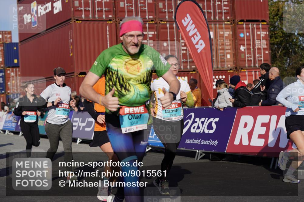 03.10.2025 - Köhlbrandbrückenlauf Michael Burmester http://msf.ph/oto/9015561 03.10.2025 10:15:07 Ziel 1324, 1523, 1551, 1693, 1754, 1773, 1785, 1922, 2147, 2707, 3206, 3207, 3214, 3229, 3339, 3348, 3668, 3792 meine-sportfotos.de