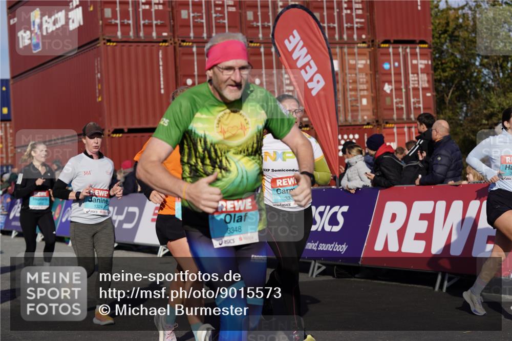03.10.2025 - Köhlbrandbrückenlauf Michael Burmester http://msf.ph/oto/9015573 03.10.2025 10:15:07 Ziel 1324, 1523, 1551, 1693, 1754, 1773, 1785, 1922, 2147, 2707, 3206, 3207, 3214, 3229, 3339, 3348, 3668, 3792 meine-sportfotos.de
