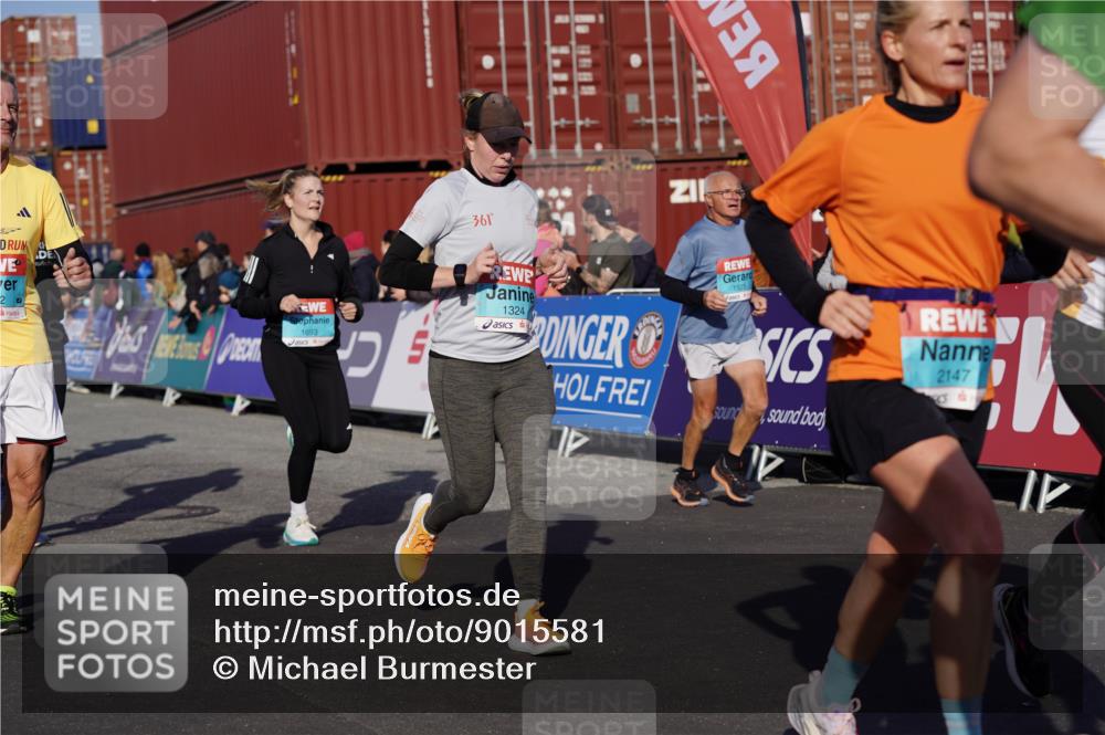 03.10.2025 - Köhlbrandbrückenlauf Michael Burmester http://msf.ph/oto/9015581 03.10.2025 10:15:08 Ziel 1324, 1523, 1551, 1693, 1754, 1761, 1773, 1785, 1922, 2147, 2707, 3206, 3207, 3214, 3229, 3339, 3348, 3668, 3792 meine-sportfotos.de