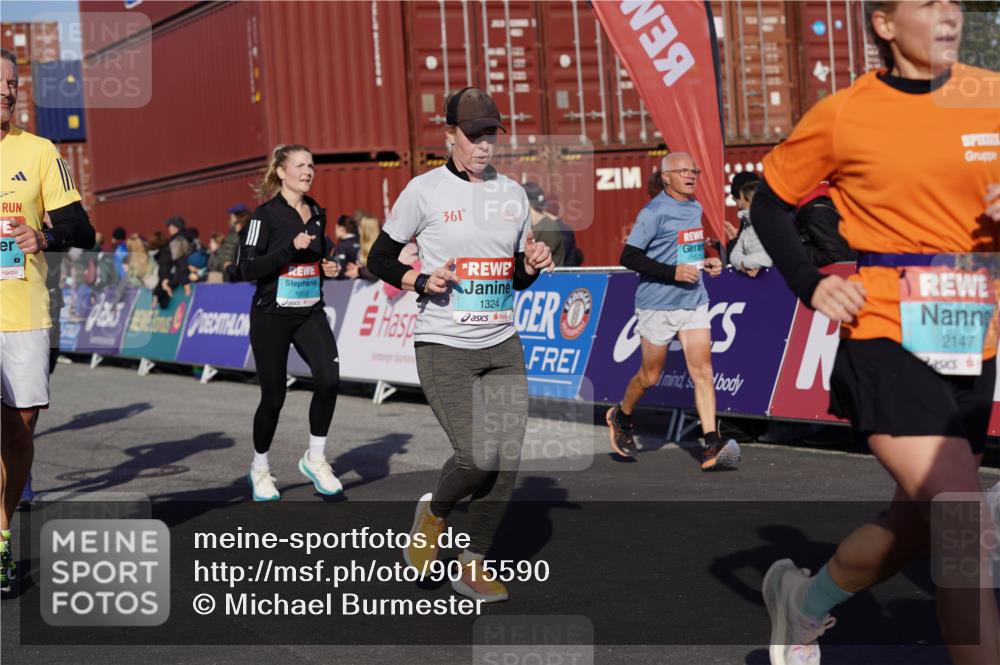 03.10.2025 - Köhlbrandbrückenlauf Michael Burmester http://msf.ph/oto/9015590 03.10.2025 10:15:08 Ziel 1324, 1523, 1551, 1693, 1754, 1761, 1773, 1785, 1922, 2147, 2707, 3206, 3207, 3214, 3229, 3339, 3348, 3668, 3792 meine-sportfotos.de