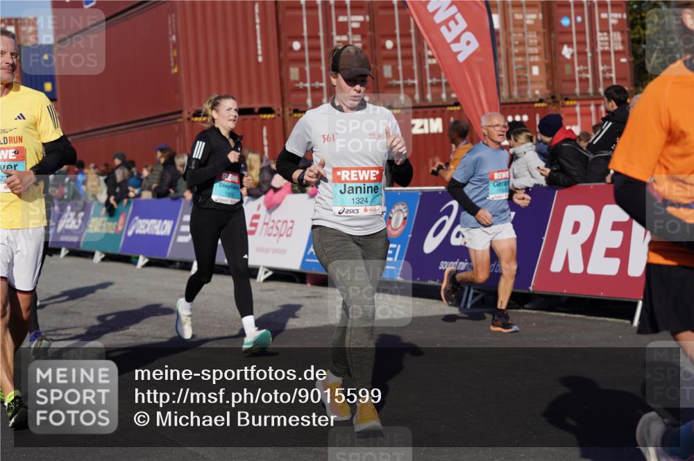 03.10.2025 - Köhlbrandbrückenlauf Michael Burmester http://msf.ph/oto/9015599 03.10.2025 10:15:08 Ziel 1324, 1523, 1551, 1693, 1754, 1761, 1773, 1785, 1922, 2147, 2707, 3206, 3207, 3214, 3229, 3339, 3348, 3668, 3792 meine-sportfotos.de