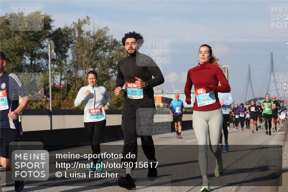 03.10.2025 - Köhlbrandbrückenlauf Luisa Fischer http://msf.ph/oto/9015617 03.10.2025 11:00:42 Position 3 3063, 3725, 3816 meine-sportfotos.de