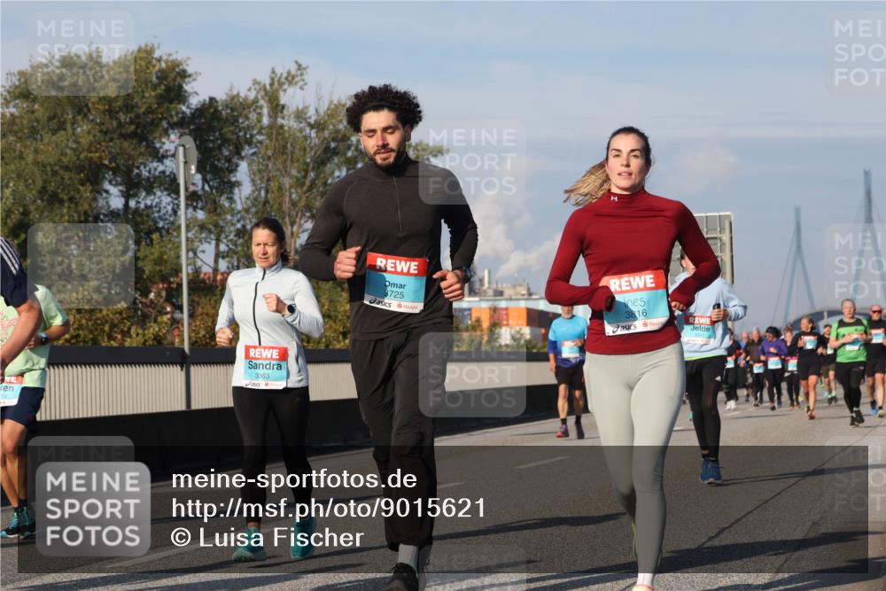 03.10.2025 - Köhlbrandbrückenlauf Luisa Fischer http://msf.ph/oto/9015621 03.10.2025 11:00:43 Position 3 16, 3063, 3725, 3816 meine-sportfotos.de
