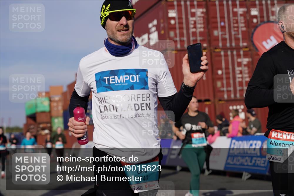 03.10.2025 - Köhlbrandbrückenlauf Michael Burmester http://msf.ph/oto/9015623 03.10.2025 10:15:10 Ziel 1324, 1523, 1551, 1693, 1754, 1761, 1773, 1785, 1922, 2147, 2707, 3229, 3339, 3348, 3668, 3792 meine-sportfotos.de