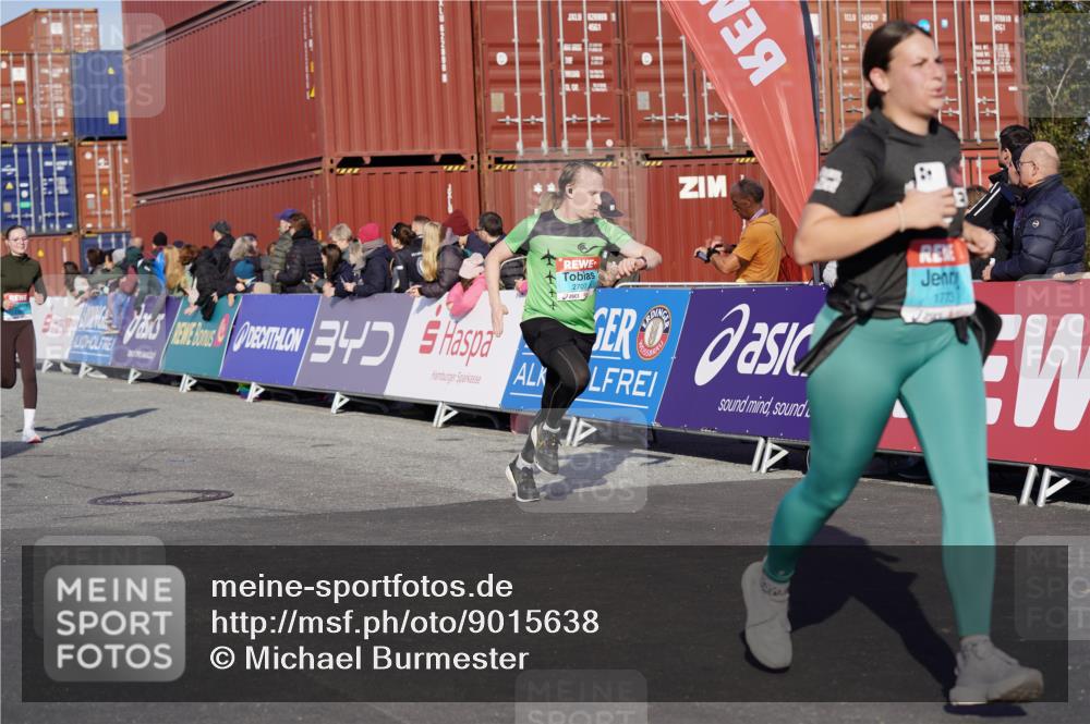 03.10.2025 - Köhlbrandbrückenlauf Michael Burmester http://msf.ph/oto/9015638 03.10.2025 10:15:11 Ziel 1324, 1523, 1691, 1693, 1754, 1761, 1773, 1785, 1922, 2046, 2147, 2707, 3339, 3348, 3515, 3596, 3668, 3792 meine-sportfotos.de