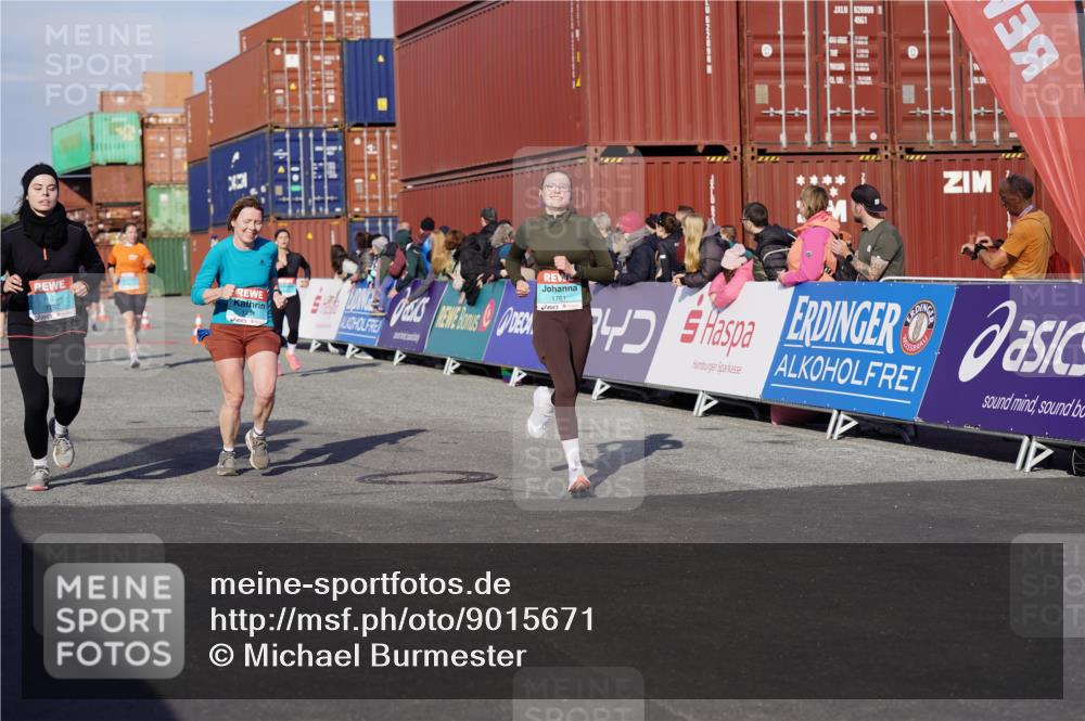 03.10.2025 - Köhlbrandbrückenlauf Michael Burmester http://msf.ph/oto/9015671 03.10.2025 10:15:13 Ziel 1523, 1691, 1693, 1754, 1761, 1773, 1785, 2046, 2707, 3482, 3515, 3596, 3792 meine-sportfotos.de