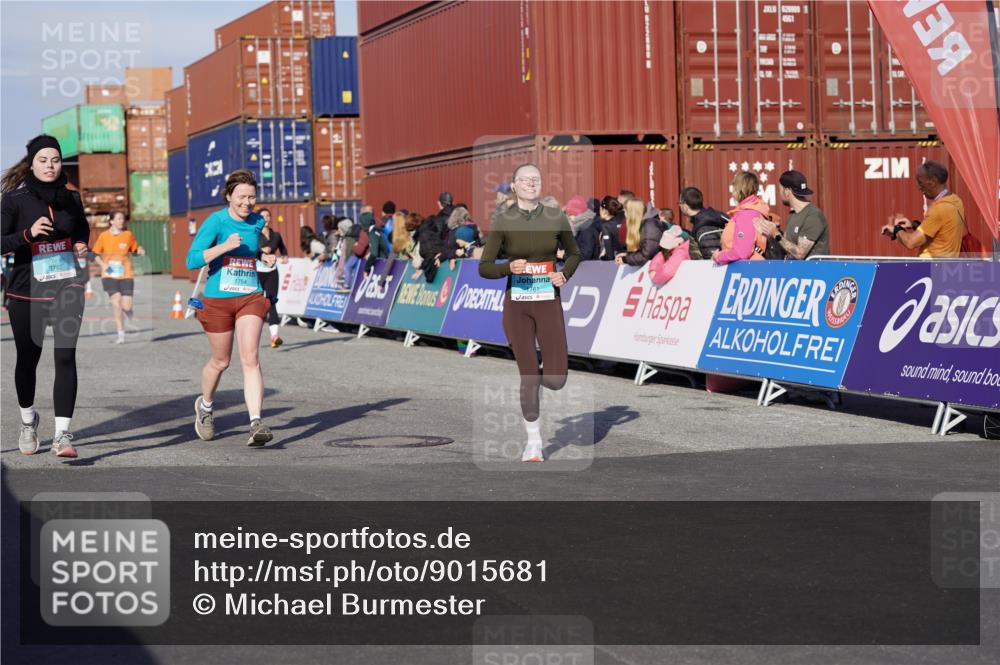 03.10.2025 - Köhlbrandbrückenlauf Michael Burmester http://msf.ph/oto/9015681 03.10.2025 10:15:13 Ziel 1523, 1691, 1693, 1754, 1761, 1773, 1785, 2046, 2707, 3482, 3515, 3596, 3792 meine-sportfotos.de