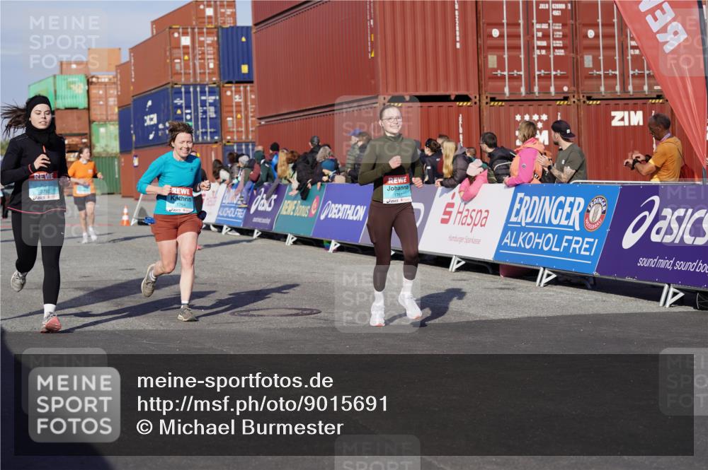 03.10.2025 - Köhlbrandbrückenlauf Michael Burmester http://msf.ph/oto/9015691 03.10.2025 10:15:13 Ziel 1523, 1691, 1693, 1754, 1761, 1773, 1785, 2046, 2707, 3482, 3515, 3596, 3792 meine-sportfotos.de