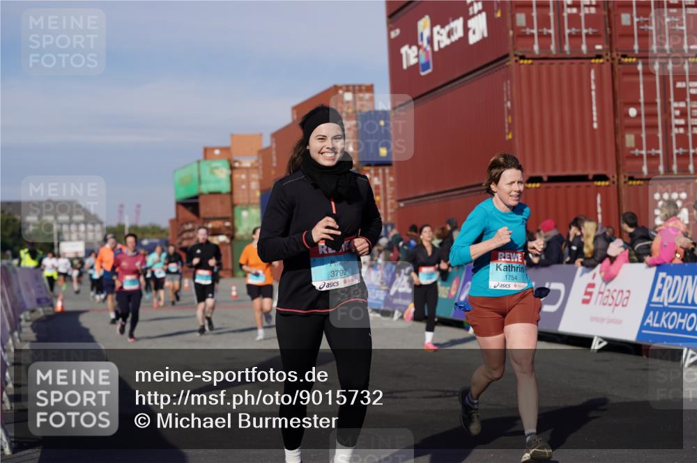 03.10.2025 - Köhlbrandbrückenlauf Michael Burmester http://msf.ph/oto/9015732 03.10.2025 10:15:14 Ziel 1691, 1693, 1754, 1761, 1773, 1785, 2046, 2707, 3482, 3515, 3596, 3792 meine-sportfotos.de