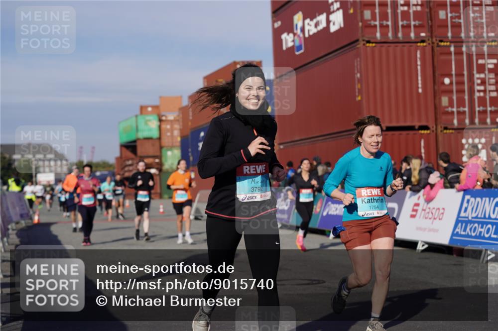03.10.2025 - Köhlbrandbrückenlauf Michael Burmester http://msf.ph/oto/9015740 03.10.2025 10:15:14 Ziel 1691, 1693, 1754, 1761, 1773, 1785, 2046, 2707, 3482, 3515, 3596, 3792 meine-sportfotos.de