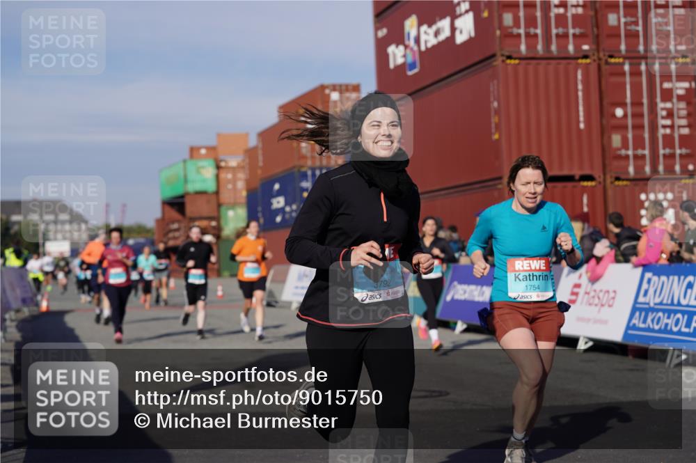 03.10.2025 - Köhlbrandbrückenlauf Michael Burmester http://msf.ph/oto/9015750 03.10.2025 10:15:14 Ziel 1691, 1693, 1754, 1761, 1773, 1785, 2046, 2707, 3482, 3515, 3596, 3792 meine-sportfotos.de