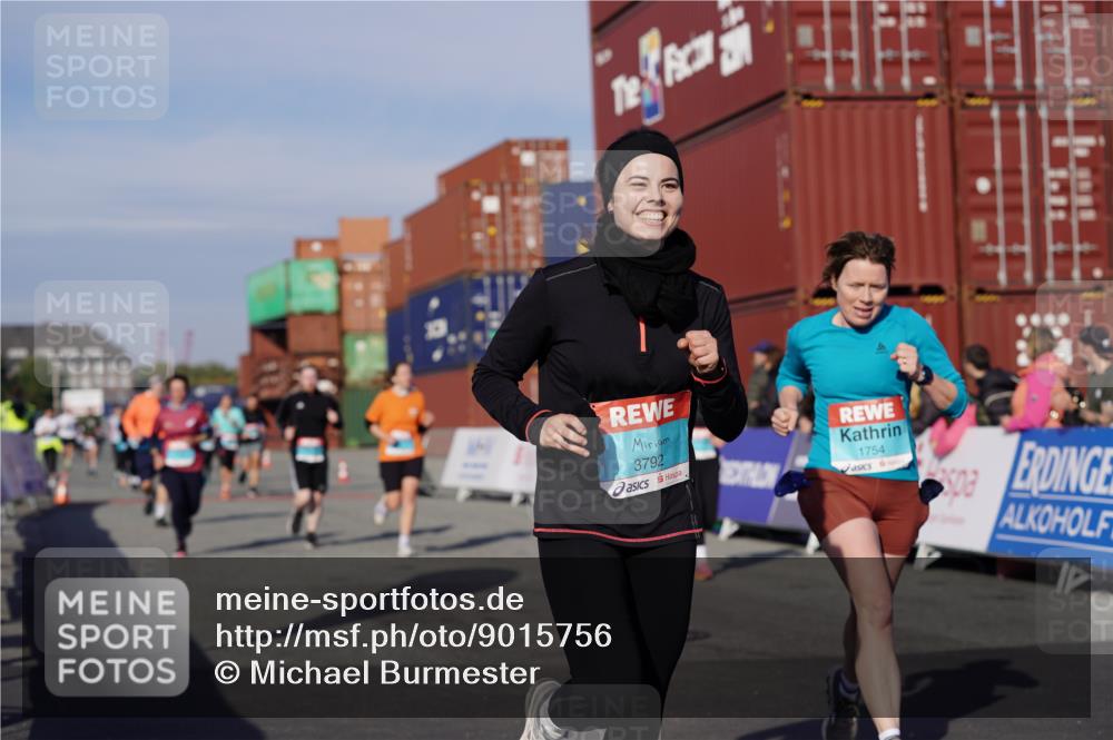 03.10.2025 - Köhlbrandbrückenlauf Michael Burmester http://msf.ph/oto/9015756 03.10.2025 10:15:14 Ziel 1691, 1693, 1754, 1761, 1773, 1785, 2046, 2707, 3482, 3515, 3596, 3792 meine-sportfotos.de