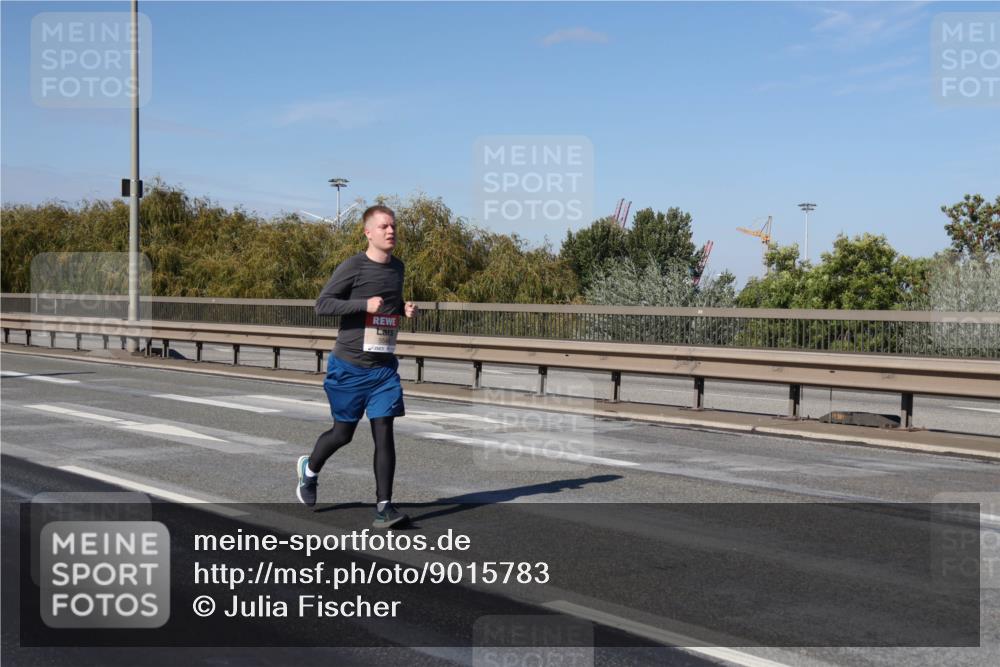03.10.2025 - Köhlbrandbrückenlauf Julia Fischer http://msf.ph/oto/9015783 03.10.2025 13:14:54 Position 3  meine-sportfotos.de