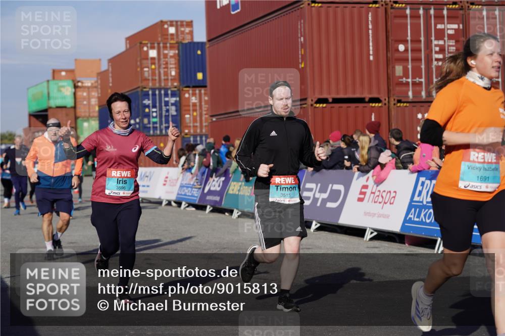 03.10.2025 - Köhlbrandbrückenlauf Michael Burmester http://msf.ph/oto/9015813 03.10.2025 10:15:18 Ziel 1337, 1637, 1666, 1691, 1754, 1761, 1779, 1903, 1905, 2046, 2079, 2707, 2719, 3482, 3515, 3596, 3792 meine-sportfotos.de