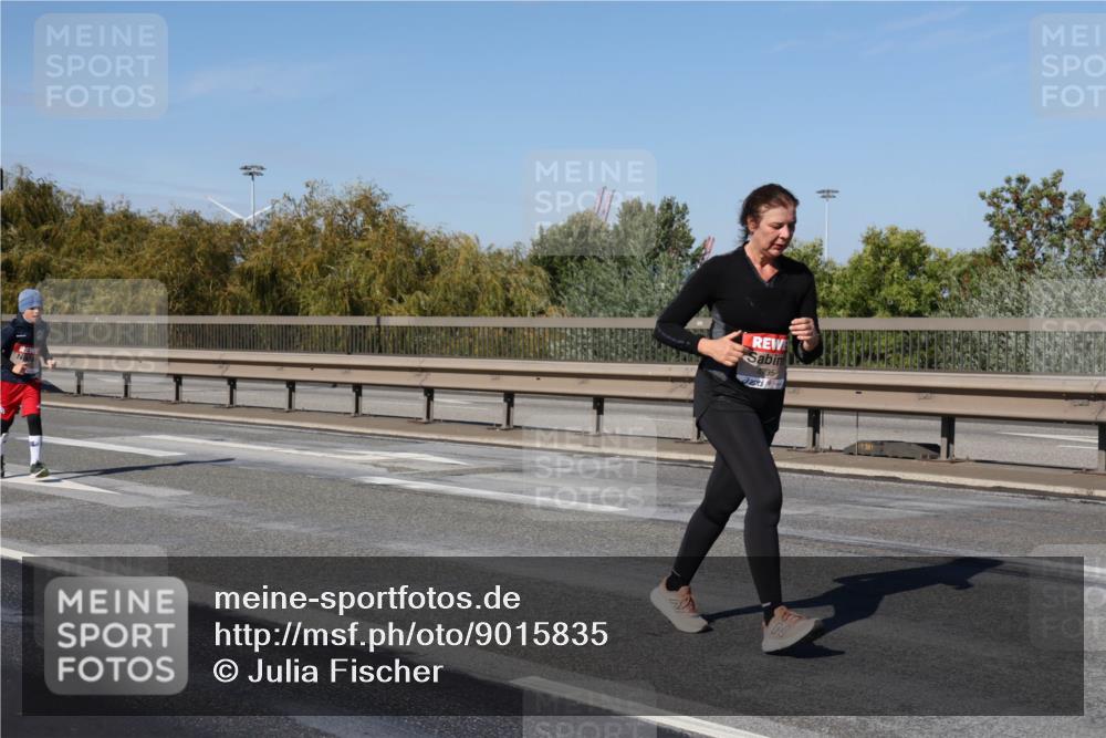 03.10.2025 - Köhlbrandbrückenlauf Julia Fischer http://msf.ph/oto/9015835 03.10.2025 13:15:16 Position 3 4735 meine-sportfotos.de