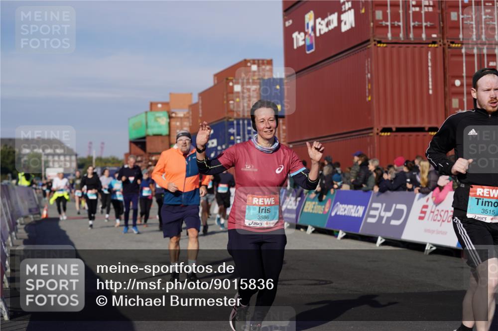 03.10.2025 - Köhlbrandbrückenlauf Michael Burmester http://msf.ph/oto/9015836 03.10.2025 10:15:19 Ziel 1337, 1637, 1666, 1691, 1754, 1761, 1779, 1903, 1905, 2046, 2079, 2707, 2719, 2953, 3482, 3515, 3596, 3773, 3792 meine-sportfotos.de