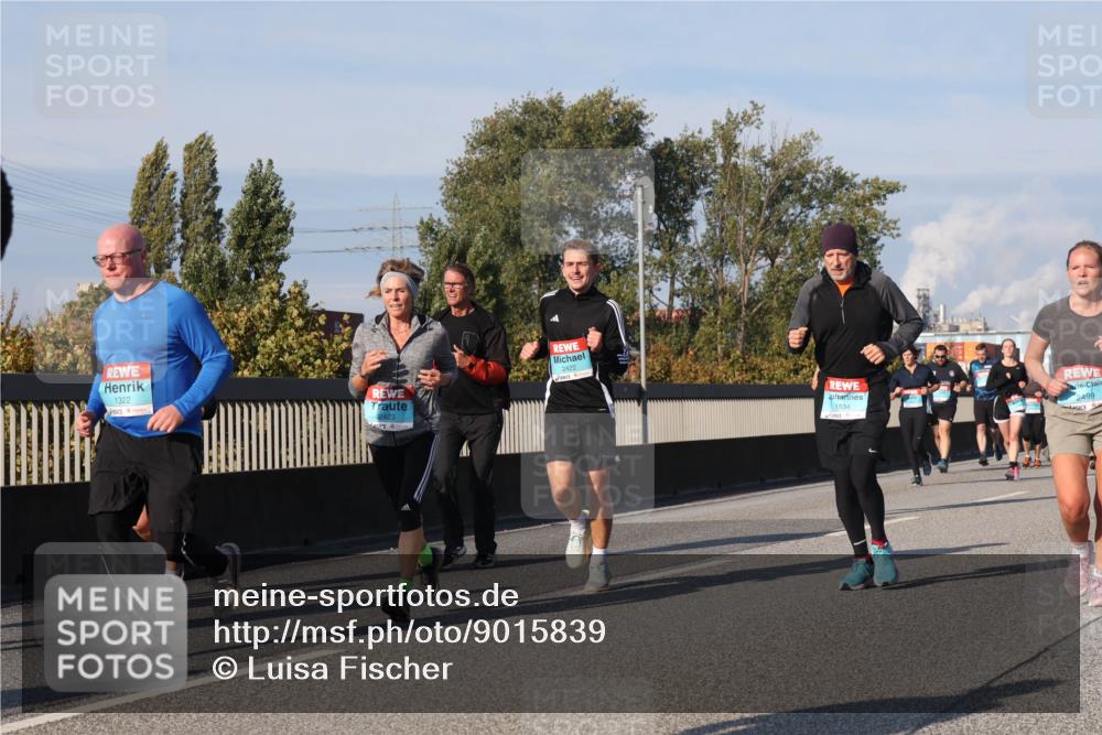 03.10.2025 - Köhlbrandbrückenlauf Luisa Fischer http://msf.ph/oto/9015839 03.10.2025 11:01:03 Position 3 1322, 2423, 1634, 2499 meine-sportfotos.de