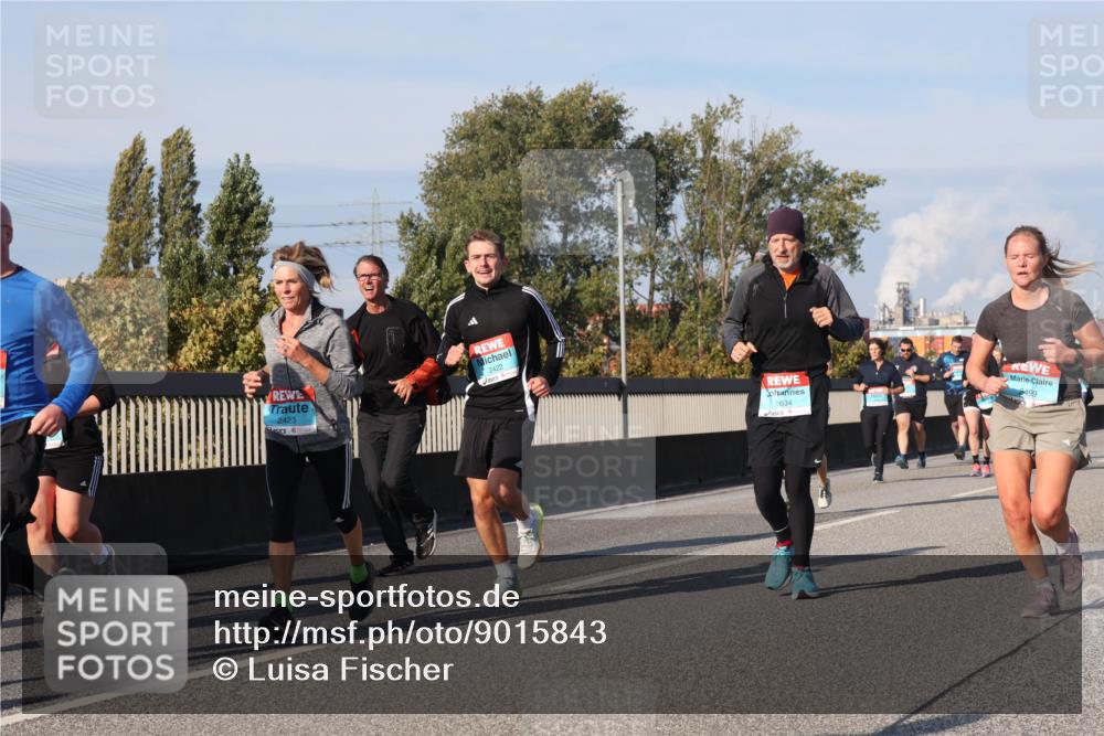 03.10.2025 - Köhlbrandbrückenlauf Luisa Fischer http://msf.ph/oto/9015843 03.10.2025 11:01:04 Position 3 2423, 2422, 1634, 2499 meine-sportfotos.de