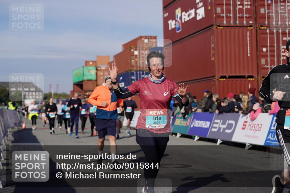 03.10.2025 - Köhlbrandbrückenlauf Michael Burmester http://msf.ph/oto/9015844 03.10.2025 10:15:19 Ziel 1337, 1637, 1666, 1691, 1754, 1761, 1779, 1903, 1905, 2046, 2079, 2707, 2719, 2953, 3482, 3515, 3596, 3773, 3792 meine-sportfotos.de