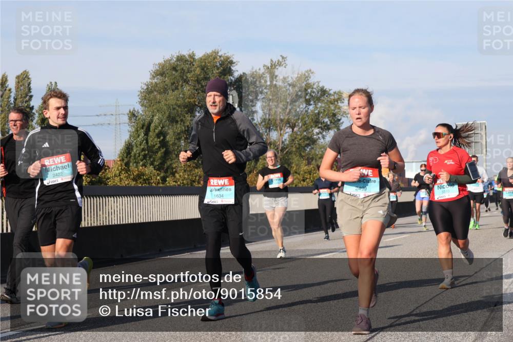 03.10.2025 - Köhlbrandbrückenlauf Luisa Fischer http://msf.ph/oto/9015854 03.10.2025 11:01:05 Position 3 2422, 1634, 2499, 3310 meine-sportfotos.de